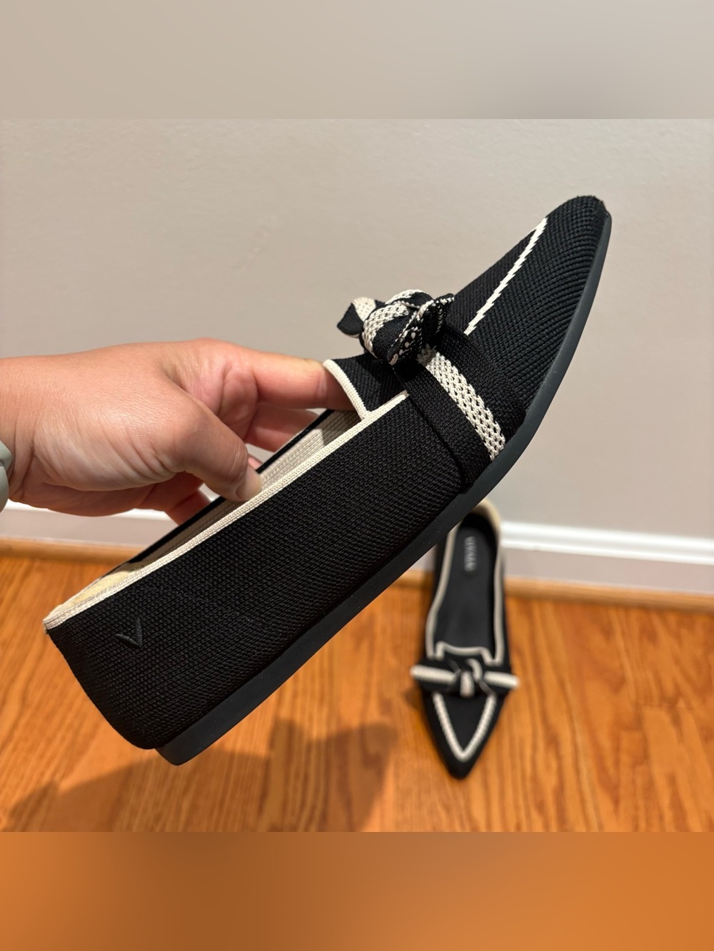 Vivaia Pointed-Toe Bow Loafers (Michelle 2.0) Size 37.5‎ - Picture 2 of 12
